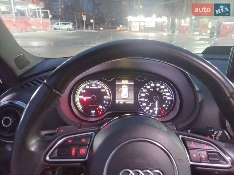 Хэтчбек Audi A3 2016 в Киеве