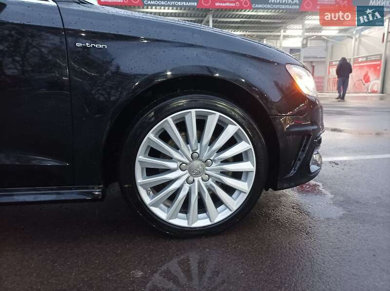 Хэтчбек Audi A3 2016 в Киеве