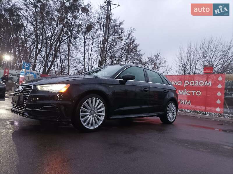Хэтчбек Audi A3 2016 в Киеве