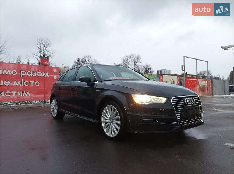 Хэтчбек Audi A3 2016 в Киеве
