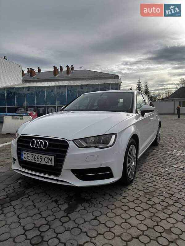 Хэтчбек Audi A3 2015 в 