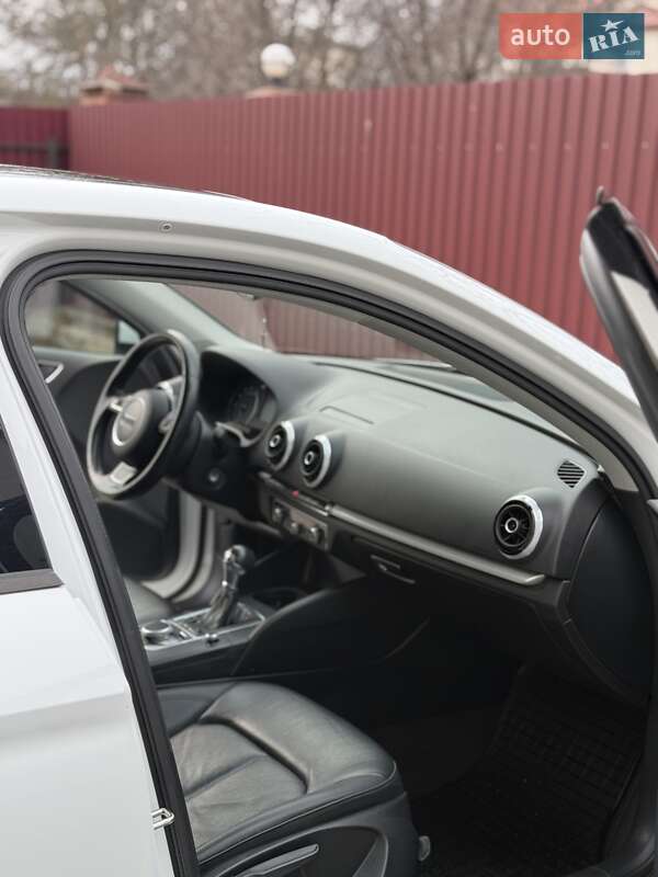 Седан Audi A3 2015 в Львове