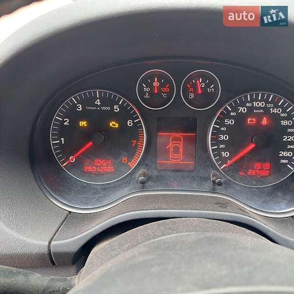 Хэтчбек Audi A3 2006 в 