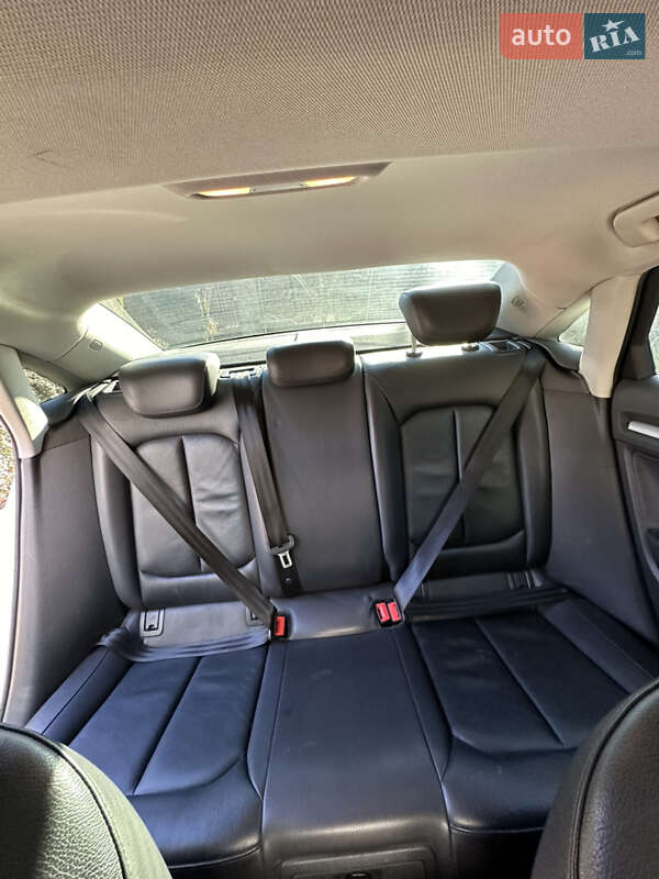 Седан Audi A3 2016 в Ровно