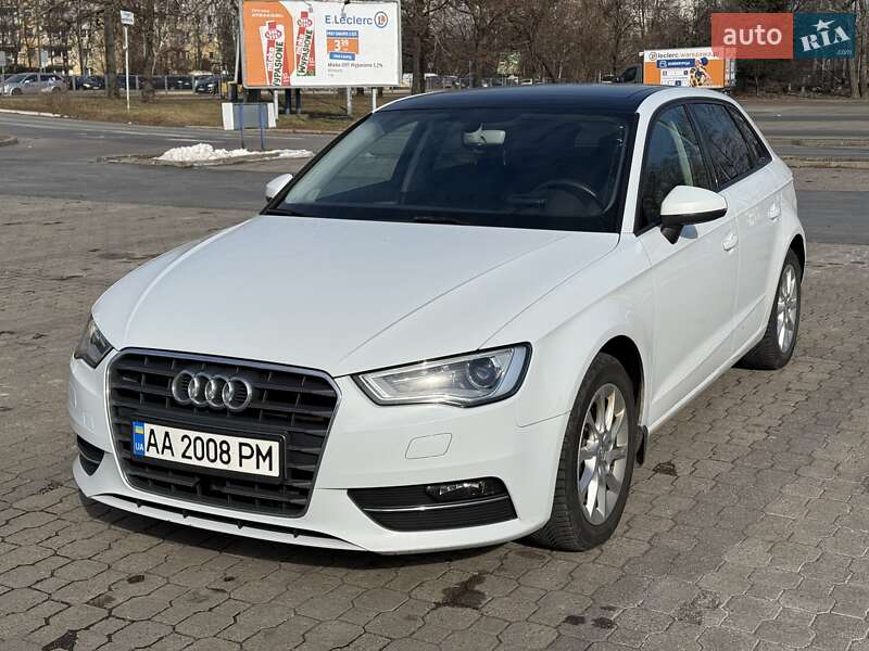 Хэтчбек Audi A3 2015 в 