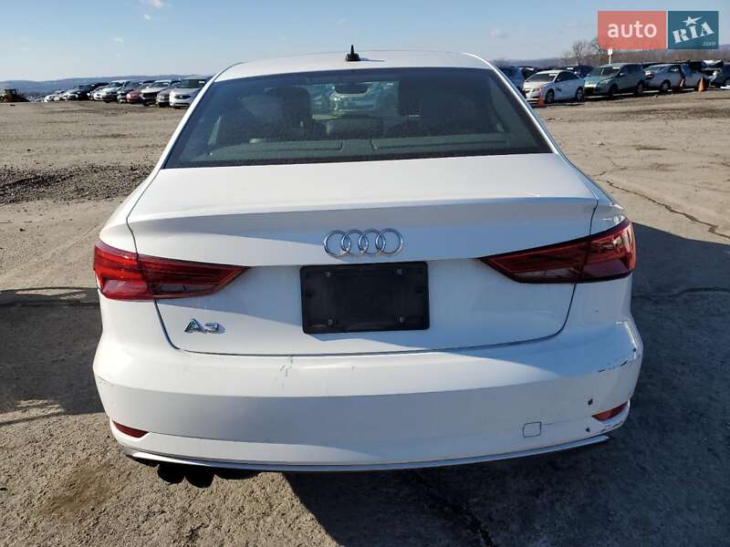 Седан Audi A3 2018 в Киеве