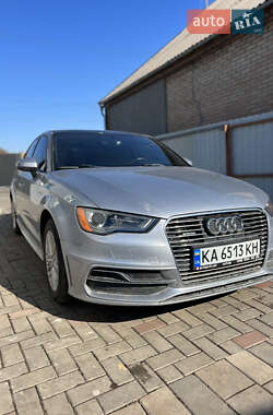 Хэтчбек Audi A3 2015 в 