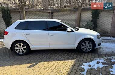 Хэтчбек Audi A3 2013 в 