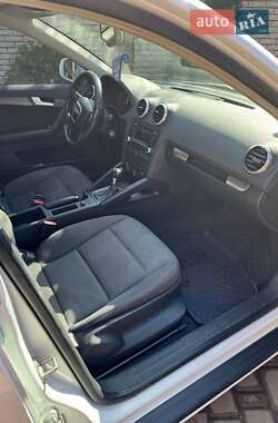 Хэтчбек Audi A3 2013 в 