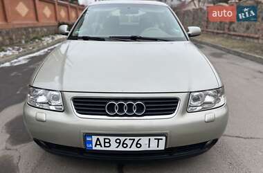 Хэтчбек Audi A3 2002 в 