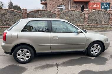 Хэтчбек Audi A3 2002 в 