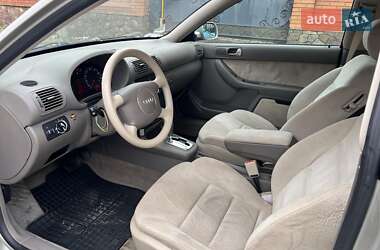 Хэтчбек Audi A3 2002 в 