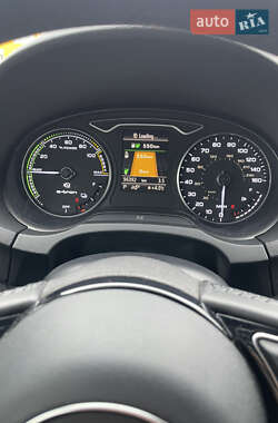 Хэтчбек Audi A3 2016 в 
