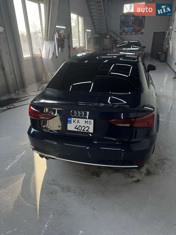Седан Audi A3 2017 в Киеве