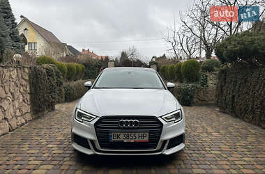 Седан Audi A3 2016 в Ровно