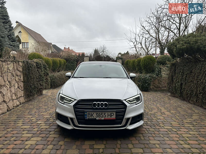 Седан Audi A3 2016 в Ровно
