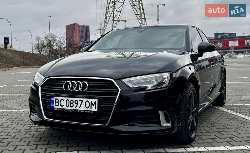 Седан Audi A3 2018 в Киеве