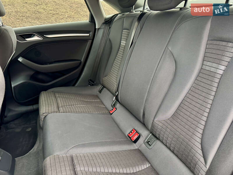 Седан Audi A3 2018 в Киеве