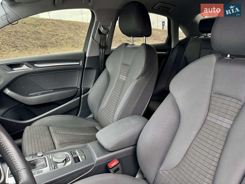 Седан Audi A3 2018 в Киеве