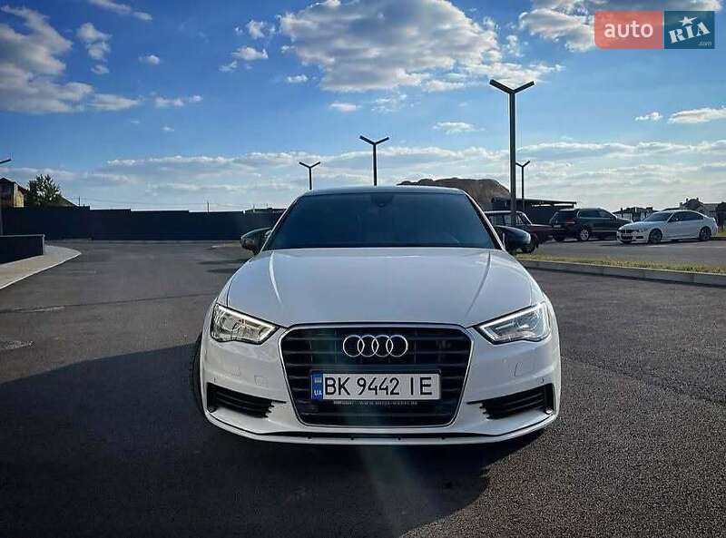 Седан Audi A3 2015 в Рівному