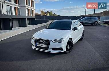 Седан Audi A3 2015 в Рівному
