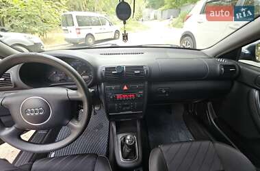 Хэтчбек Audi A3 2003 в 