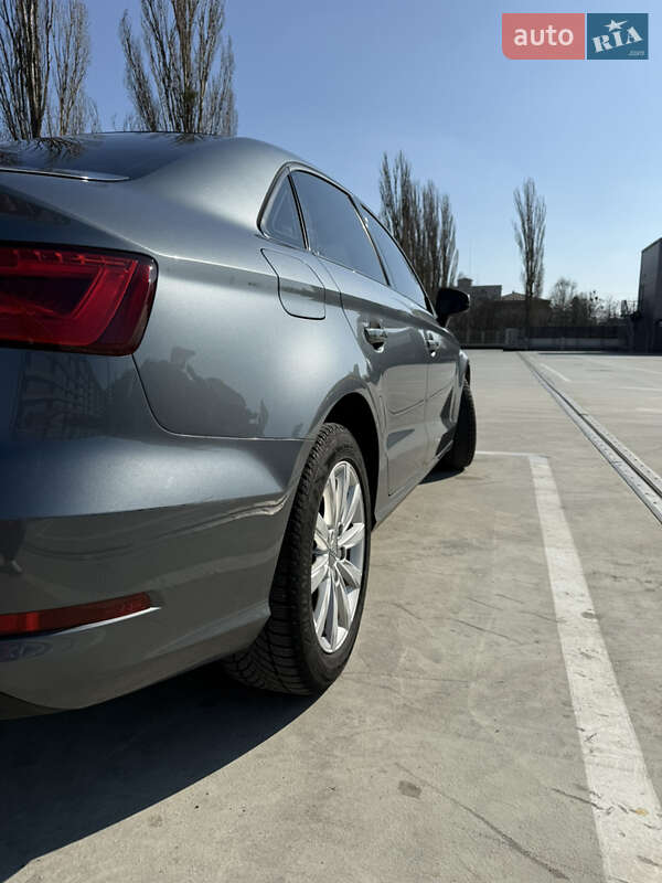 Седан Audi A3 2015 в Киеве
