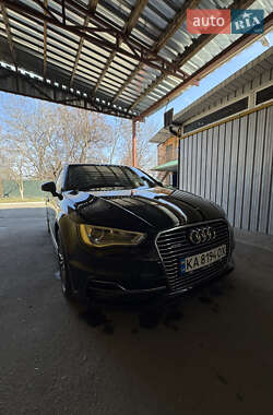 Хэтчбек Audi A3 2015 в 