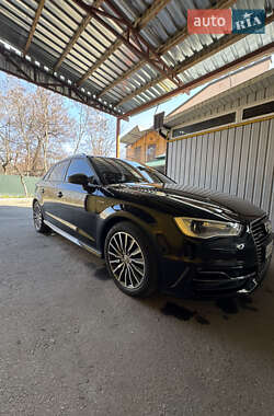 Хэтчбек Audi A3 2015 в 