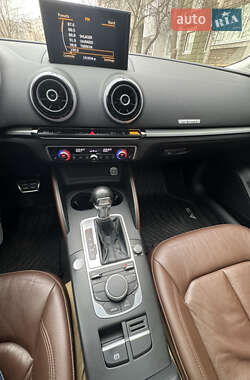 Хэтчбек Audi A3 2015 в 