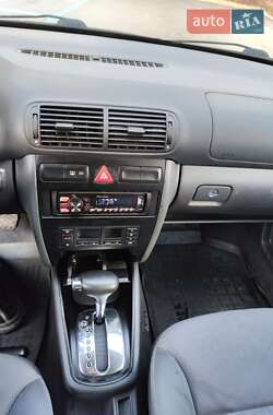 Хэтчбек Audi A3 2000 в 