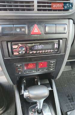 Хэтчбек Audi A3 2000 в 