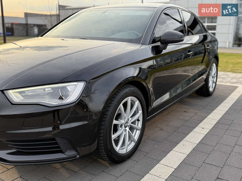 Седан Audi A3 2014 в Мукачево