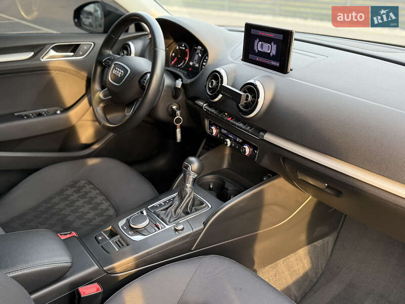 Седан Audi A3 2014 в Мукачево