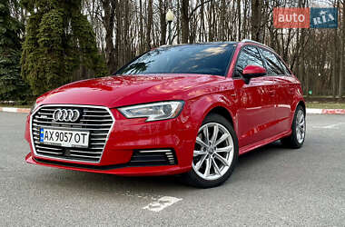 Хэтчбек Audi A3 2016 в 