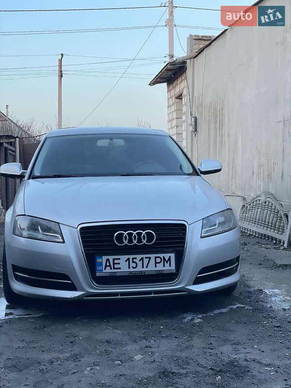 Хэтчбек Audi A3 2011 в 