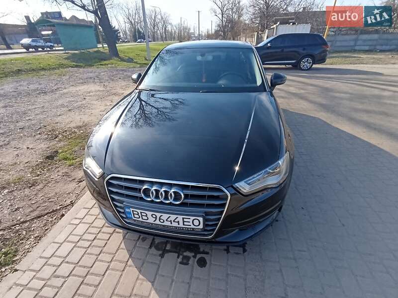 Седан Audi A3 2016 в Павлограді