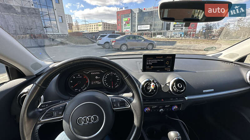 Седан Audi A3 2016 в Киеве