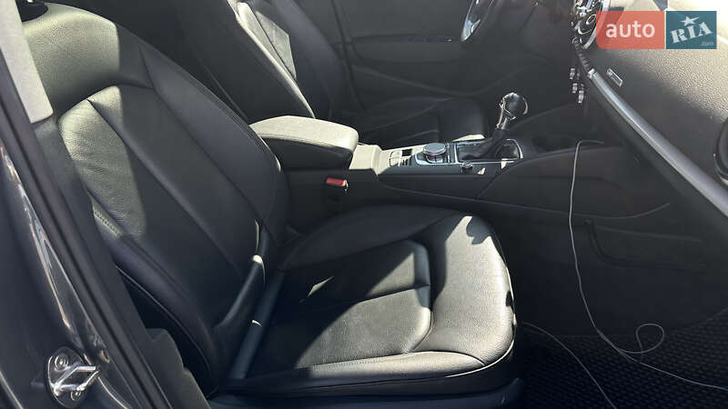 Седан Audi A3 2016 в Киеве