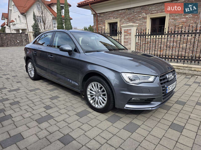 Седан Audi A3 2016 в Львове