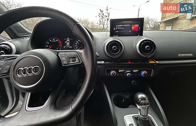 Седан Audi A3 2017 в Киеве