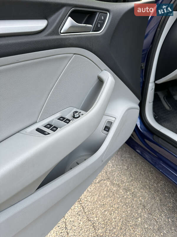 Седан Audi A3 2015 в Днепре