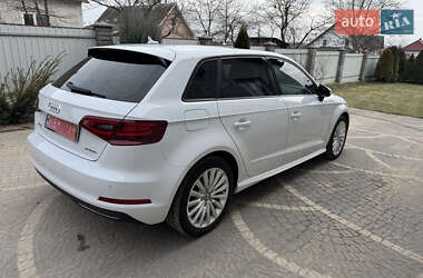 Хэтчбек Audi A3 2016 в 