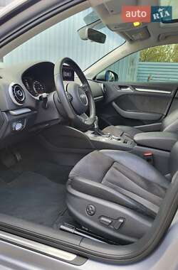 Хэтчбек Audi A3 2016 в 