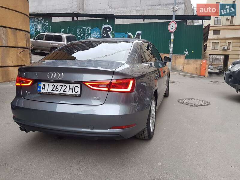 Седан Audi A3 2016 в Ужгороде