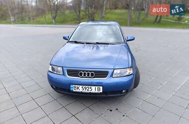 Хетчбек Audi A3 2003 в 
