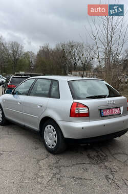 Хэтчбек Audi A3 2002 в 