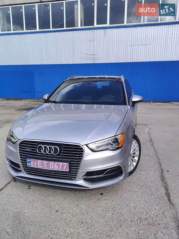 Хетчбек Audi A3 2015 в 
