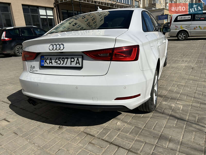 Седан Audi A3 2015 в Чернівцях