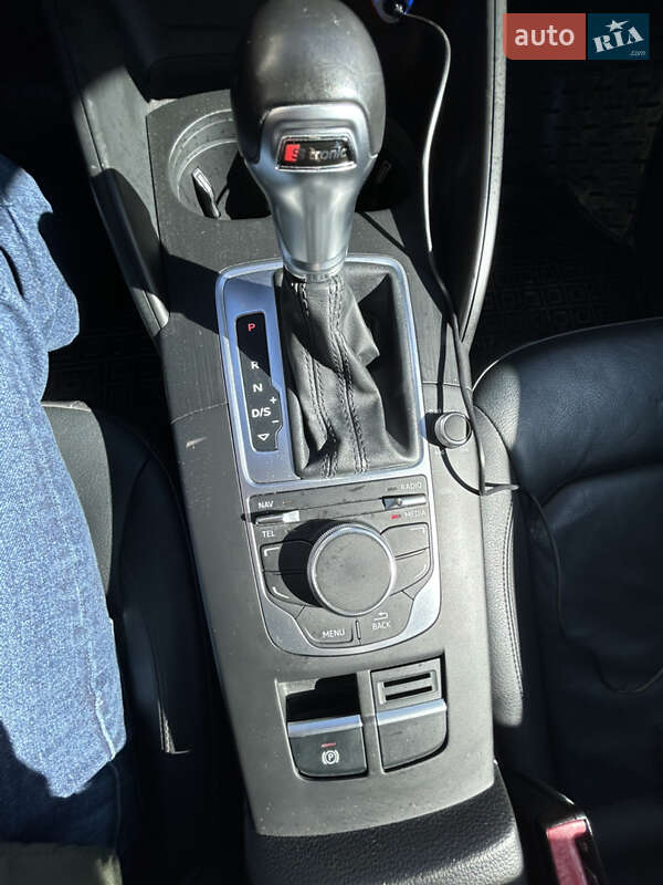 Седан Audi A3 2015 в Чернівцях